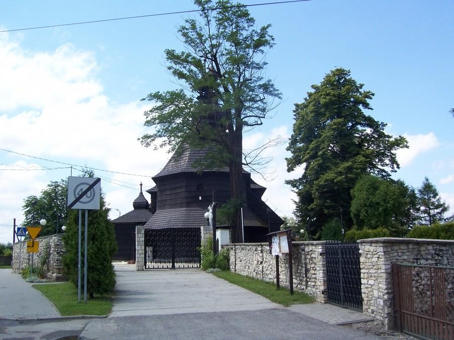 drewniany kościółek w Paniowach