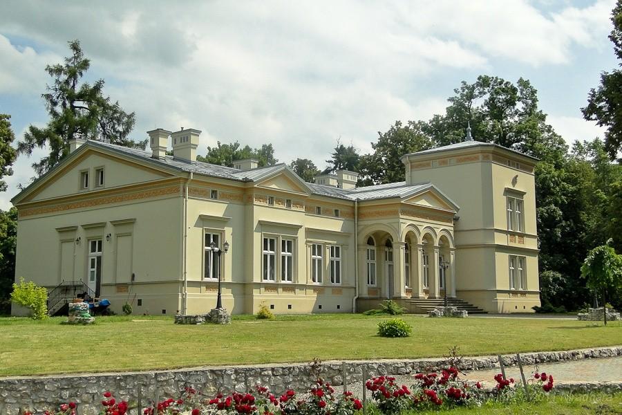 dwór w Minodze