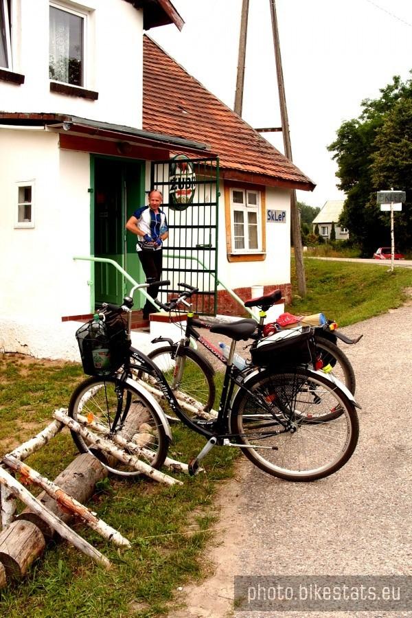 Pod sklepem w Miłowie.