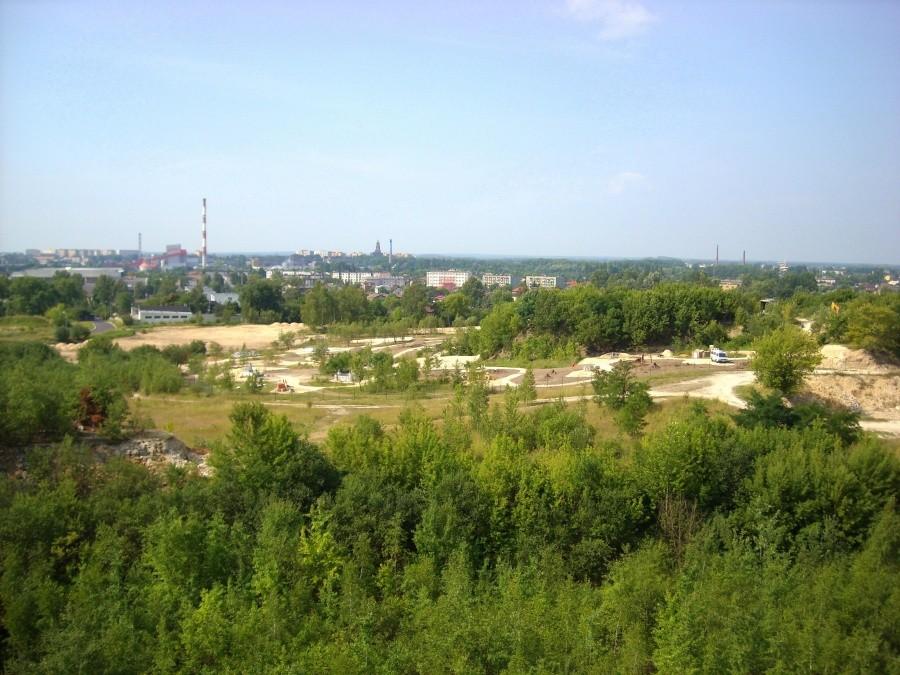 Widok z kamieniołomu na Częstochowę.