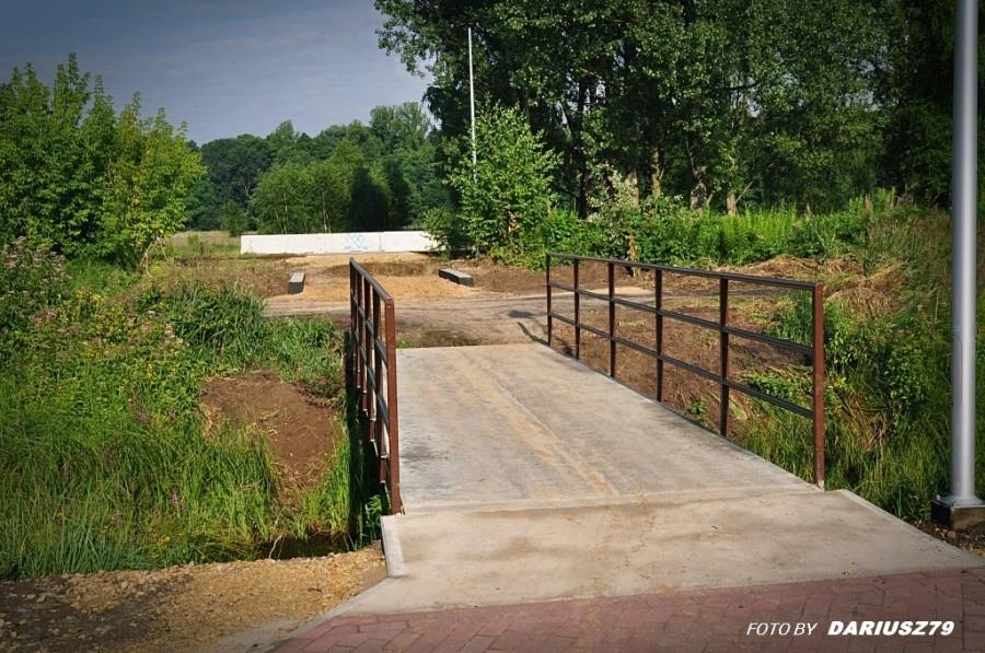 Dąbrowa droga rowerowa pomiędzy pogoria 3 a parkiem zielona