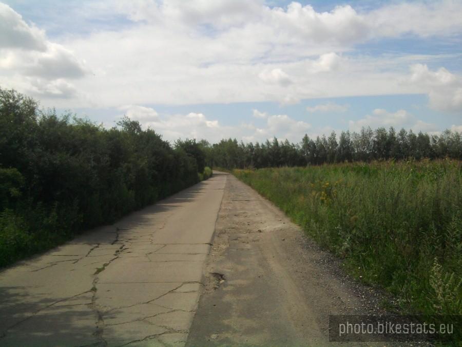 Betonowa droga do Lusowa