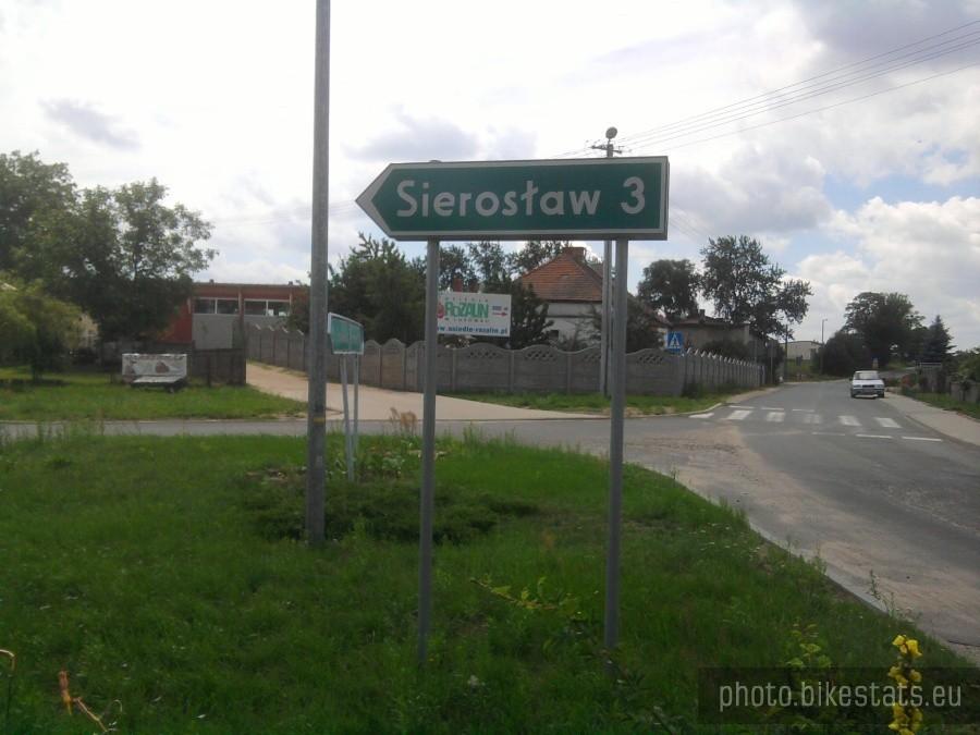 Drogowskaz na Sierosław - początek trasy Nad Jezioro Lusowskie