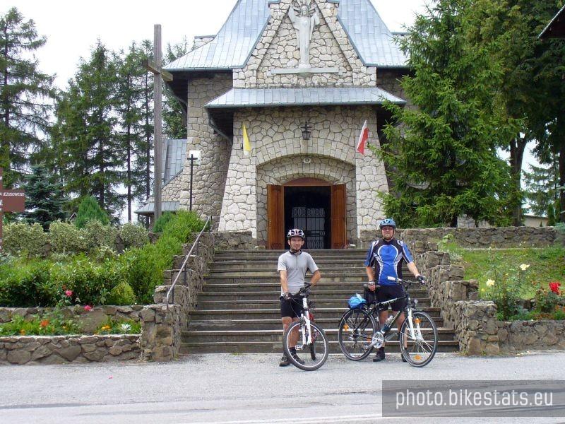 Przed kościołem w Dzwono - Sierbowicach, Trening do TO 2011