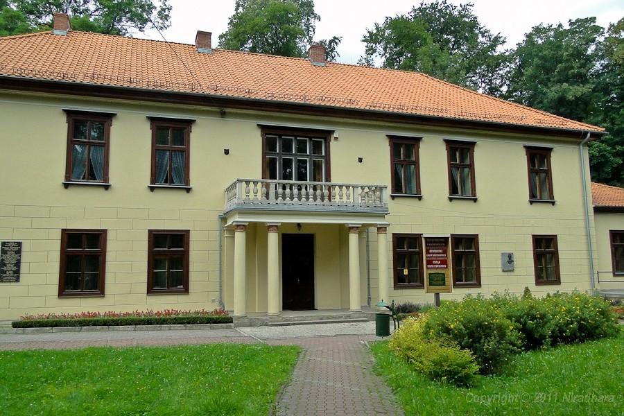 stary pałac w Krzeszowicach