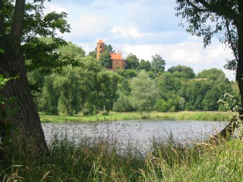 romański kościółek św. Idziego w Inowłodzuz 1082r.