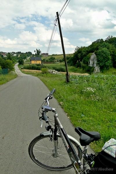 boczna droga przez Przeginię