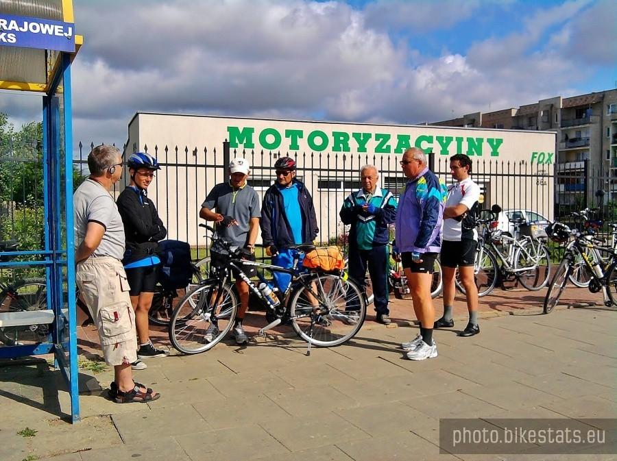 Zbiórka ekipy przed wyjazdem.