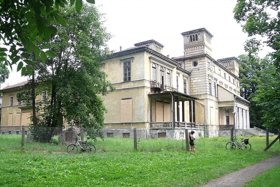 Czegoś tak paskudnego dawno nie widziałem. Przypomina fabrykę.