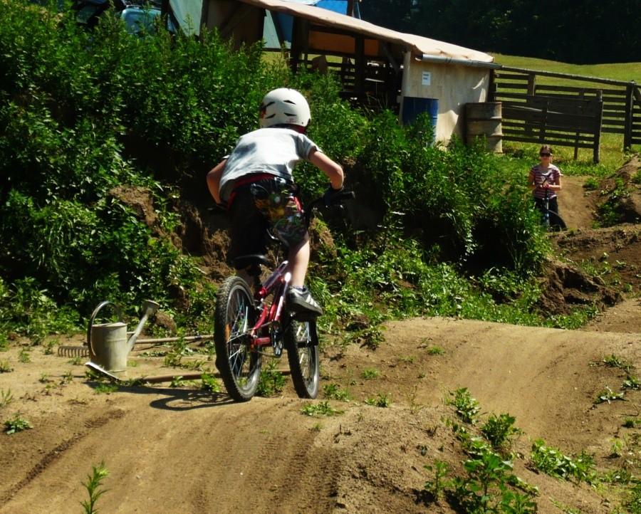 Dzieci w Bike Parku - Rychlebskie Ścieżki
