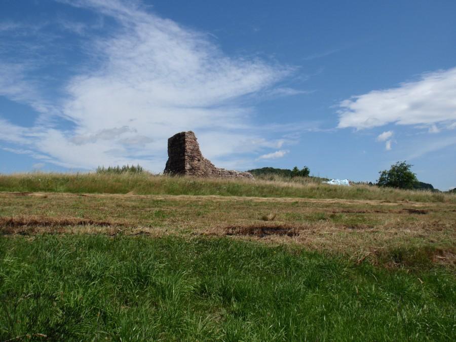 Ruina kościółka w Wielisławicach