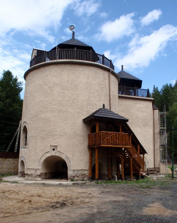 Stare piece wyremontowane dla celów turystycznych