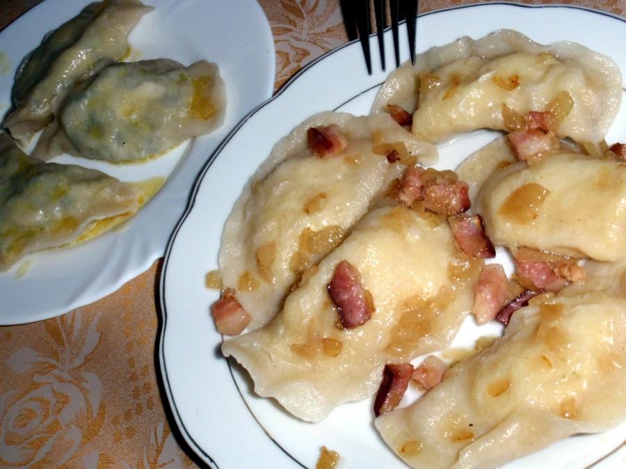 Pierogi ruskie i pierogi z serem i miętą