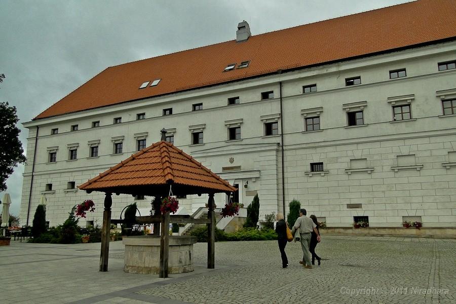dziedziniec zamkowy