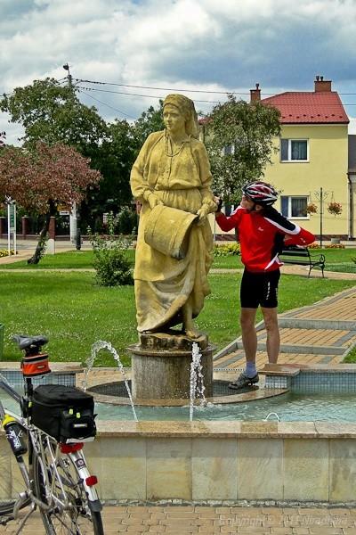 Piotrek zainteresował sie jakąś panienką