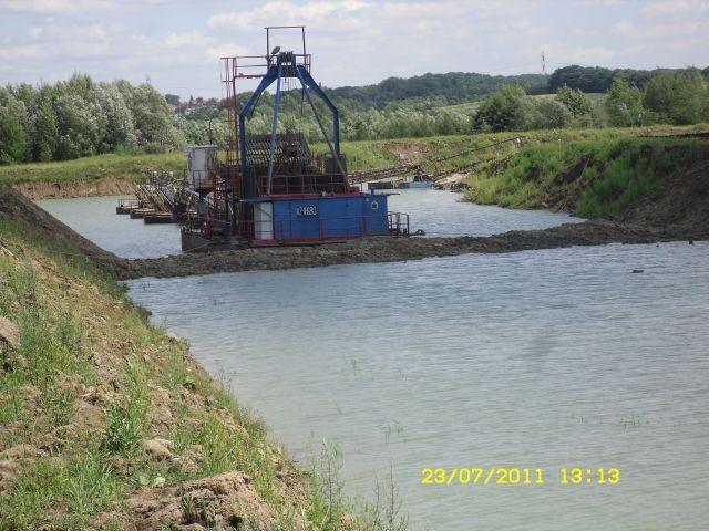 Pływająca koparka
