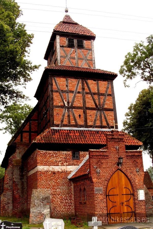 Kościół parafialny z początku XIV w. pw. Św. Jana Chrzciciela w Walichnowach Wielkich.