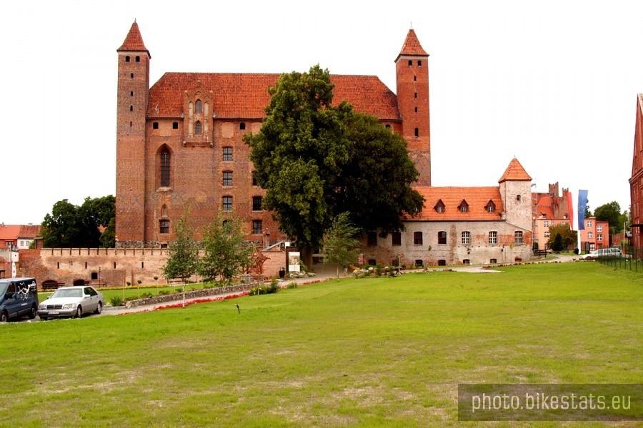 Zamek w całej okazałości.