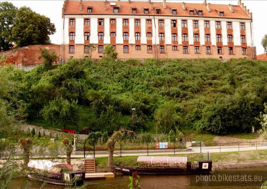 Pałac Marysieńki i przystań z gondolami, które od tego roku są dodatkową atrakcją miasta.