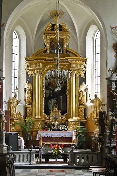 zbliżenie ołtarza głównego