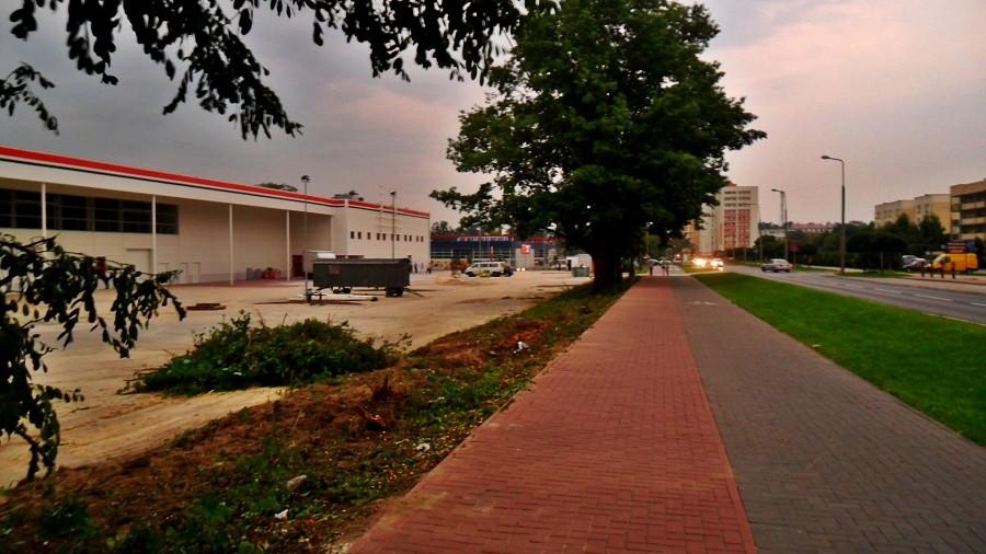 Już nie ma płotu przy markecie na Gościńczyku