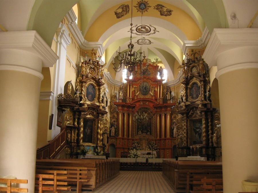 Wnętrze sanktuarium w Borku Starym.