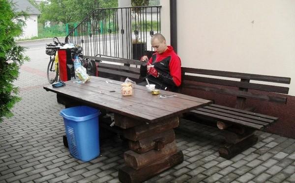 śniadanko pod sklepem