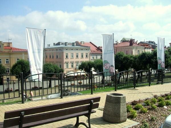 rynek w Przemyślu w piękny, słoneczny poranek