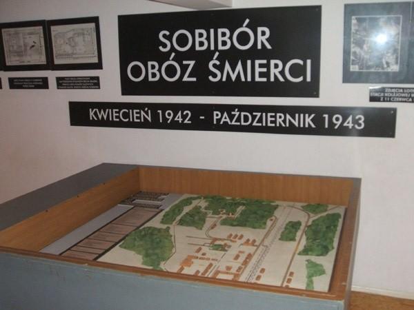 W środku muzeum wystawa podzielona jest na kilka sekcji.