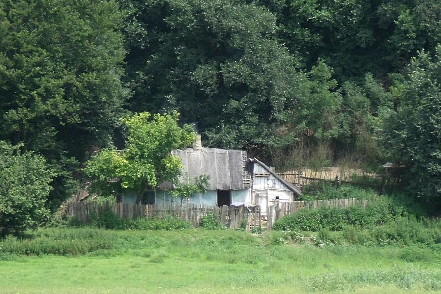 Widoczek z drogi, w takich domkach mieszkają ludzie