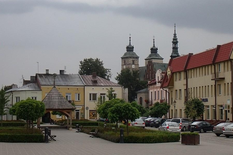 W Opatowie jest ładny rynek, odpuszczamy sobie zwiedzanie podziemnej trasy