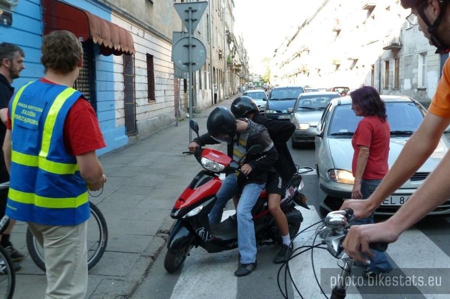 Dwóch niepokornych, którzy zmiękli po otoczeniu przez rowerzystów