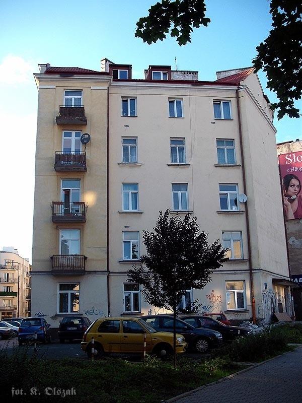 Obcięta kamienica przy Grójeckiej