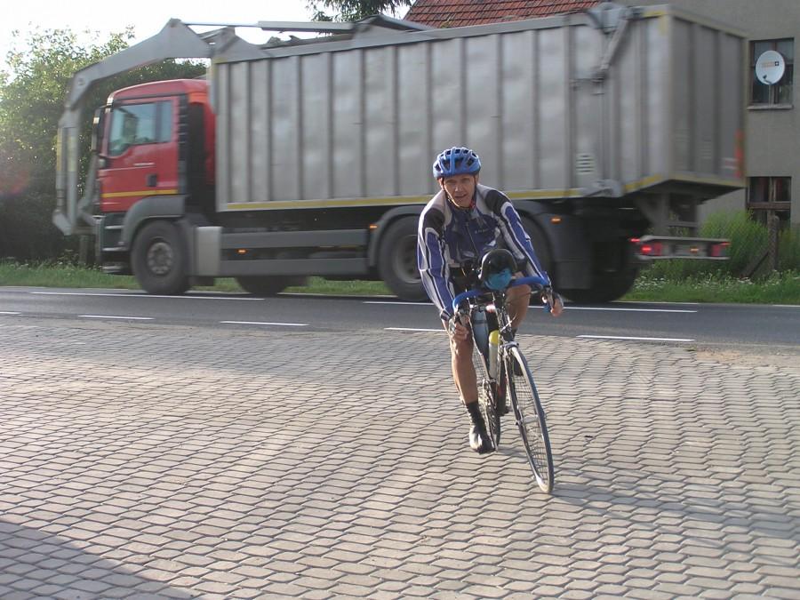 Zawodnik BB Tour zjeżdżający na PK w Kruszynie