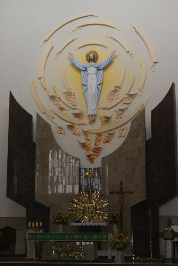 już po Mszy, ołtarz główny