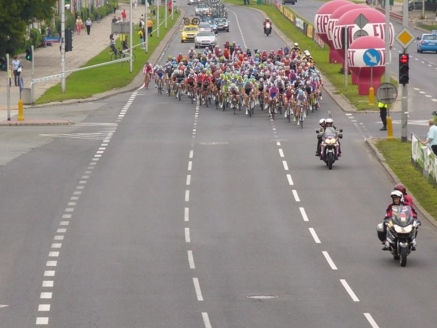 Peleton 68. wyścigu Tour de Pologne w Warszawie