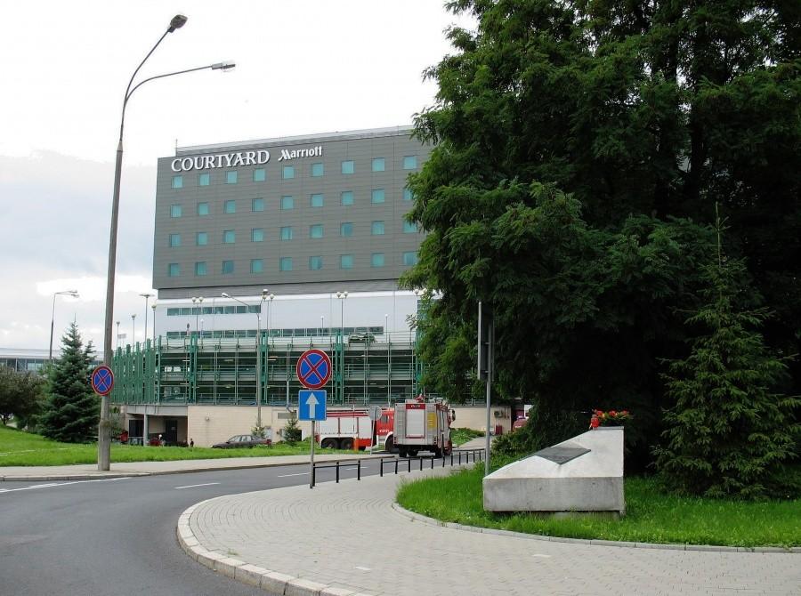 Lotnisko Okęcie - pomnik lotników Południowo-Afrykańskich