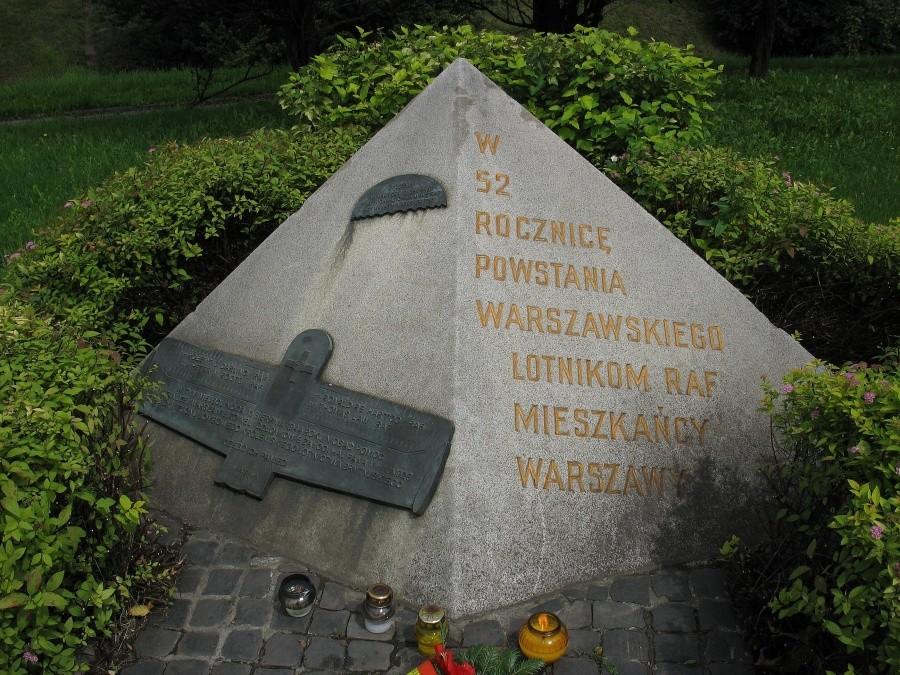 Pomnik lotników RAF na Redutowej