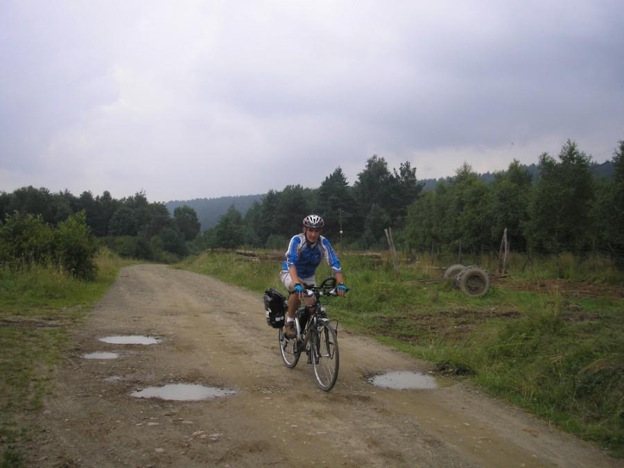 Wojtek na terenowej drodze