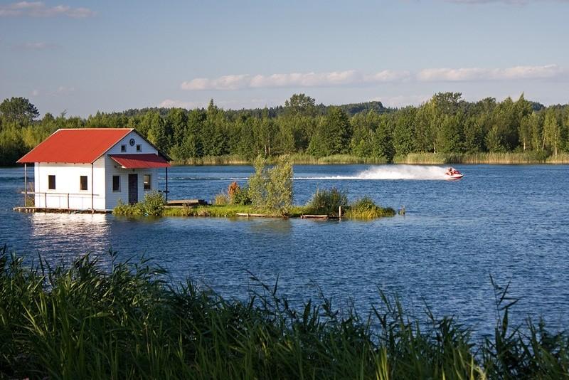 Skuterem po jeziorze
