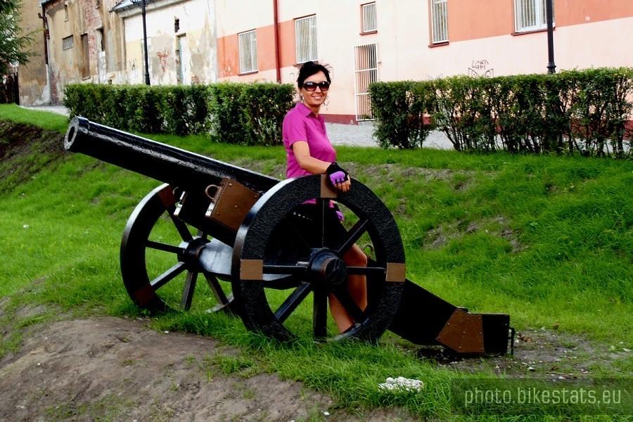 Armata na nowym skwerze- już dwa razy chciano ją ukraść- hihi