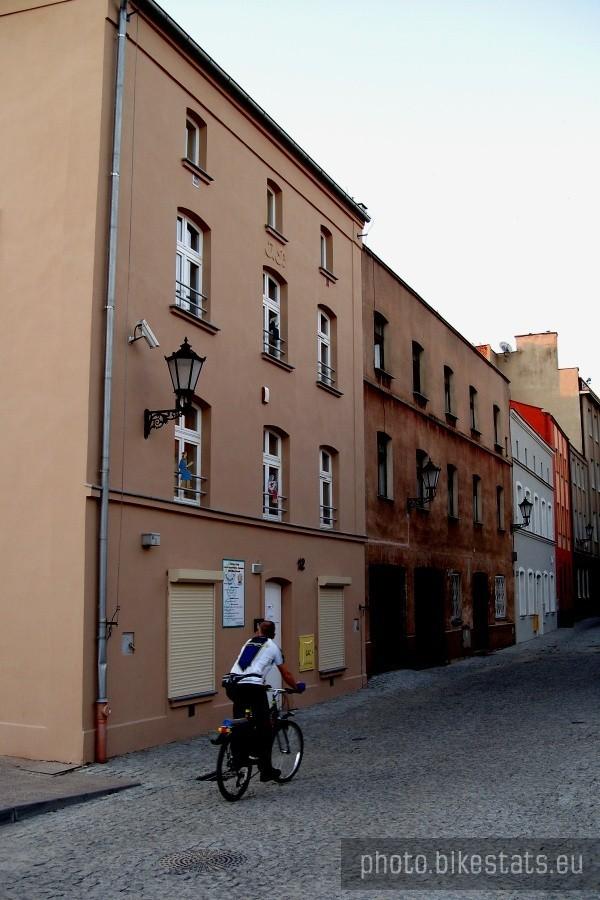 Odnowiona kamienica na ulicy Podmurnej.