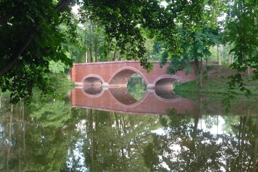 Mostek w młochowskim parku