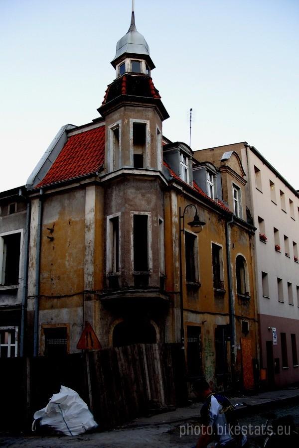 Remont budynku przy ulicy Chopina.