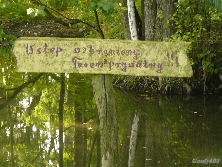 Wstęp wzbroniony - ładnie zlewa się z tłem :P