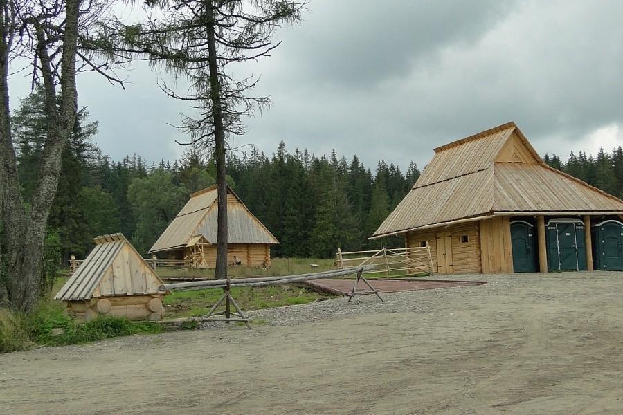 Nowoczesna bacówka, ma nawet kibelki