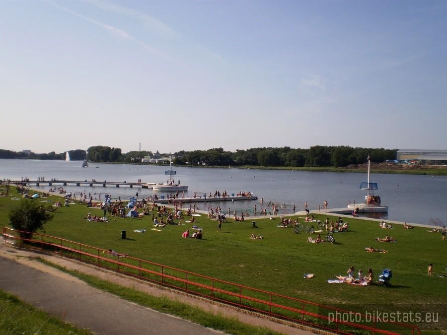 Tłumy nad Jeziorem Maltańskim