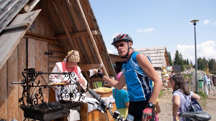 Piotrek dał sie namówic na oscypka