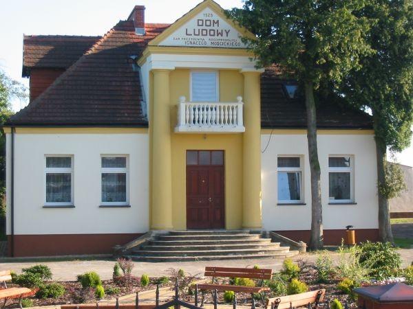 Dom Ludowy w Królowej Woli
