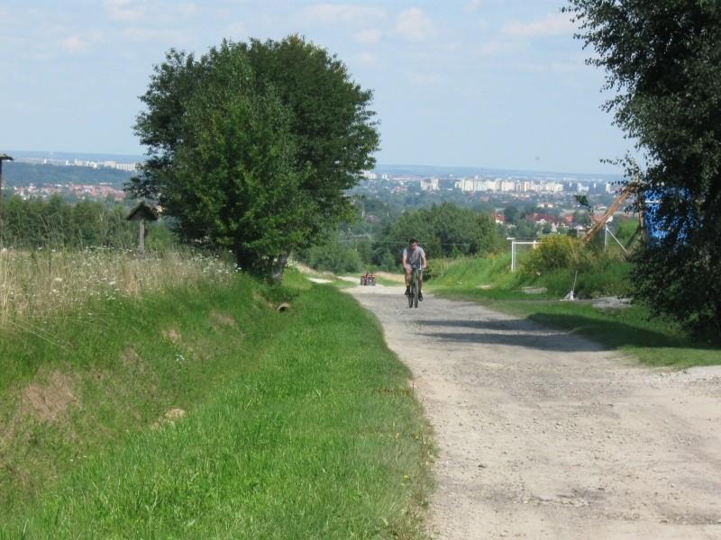 Brat jeszcze jedzie.